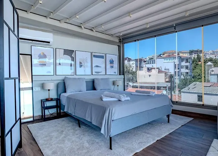 Penthouse: View & Retractable Roof