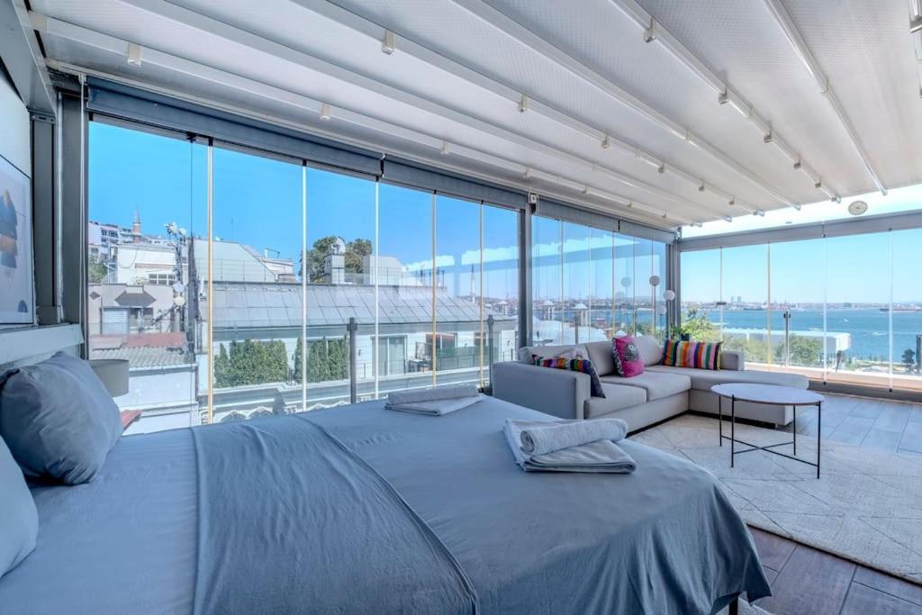 Penthouse: View & Retractable Roof